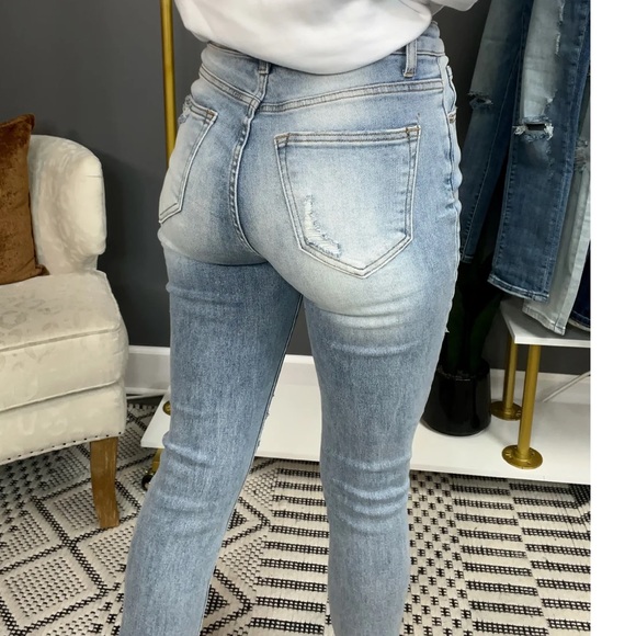 RISEN Distressed Relaxed Fit Roll Up Cuff Skinny-Light Wash Jeans size 27 (5) - Picture 3 of 5